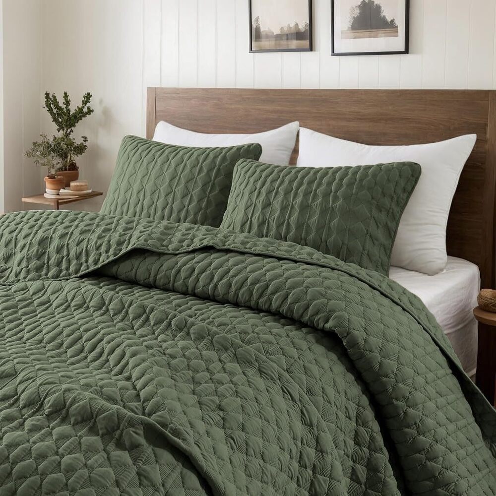 Olive Green Quilts Queen Size Bedding Set with 2 Pillow Shams